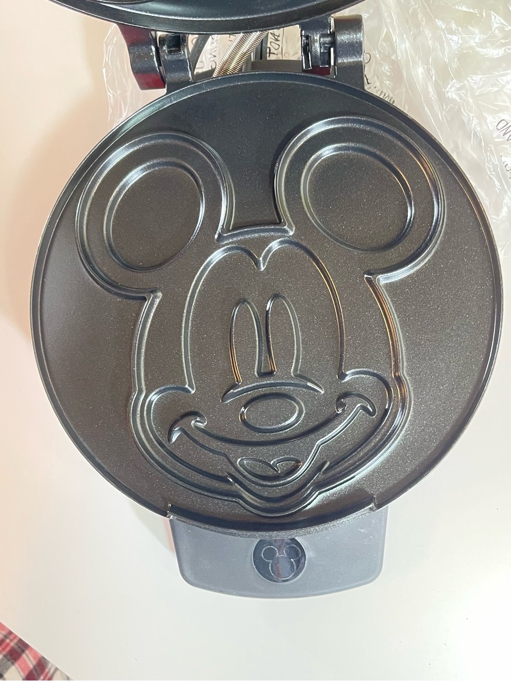 Disney Mickey Mouse 7.5 Inch Single Waffle Maker NIB Kitchen DCM12 Nonstick - Picture 7 of 10